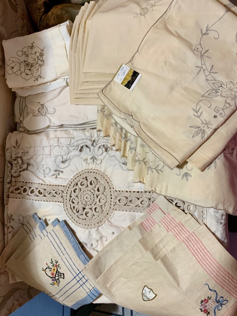 Lot Vintage Embroidered Crocheted Tablecloth Runners Napkins Craft Upcycle Use